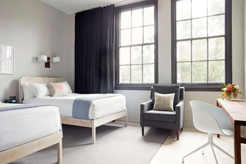 Ein Bett oder Betten in einem Zimmer der Unterkunft Quirk Hotel Richmond