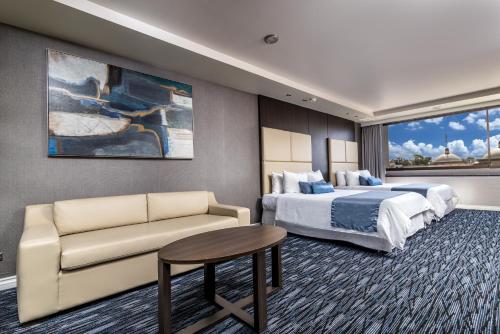 Ліжко або ліжка в номері Pueblo Amigo Hotel Plaza y Casino