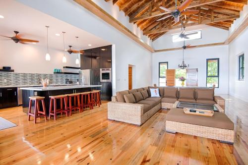 a living room and kitchen with a couch and a table at Vivaro Roatan South House in West End