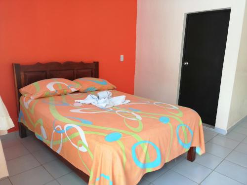 Una cama o camas en una habitación de HOTEL REAL UCUM