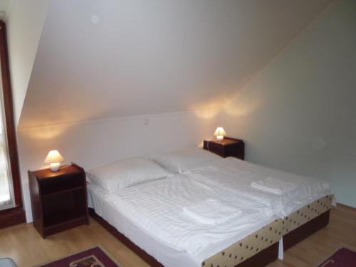 Cama o camas de una habitación en Aba Vezér Vendégház