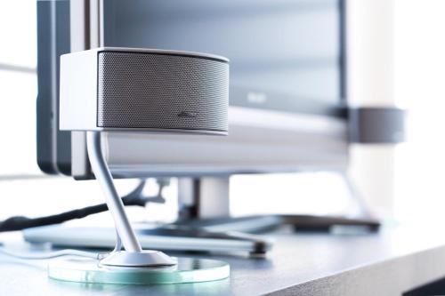 a computer monitor with a speaker on a desk at Hotel Arc Riche Toyohashi in Toyohashi