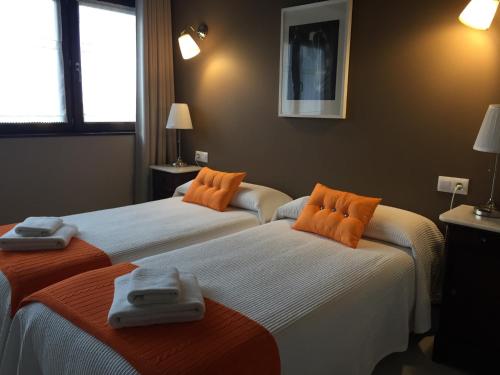 Postel nebo postele na pokoji v ubytování Apartamentos El Hospital de Villahormes
