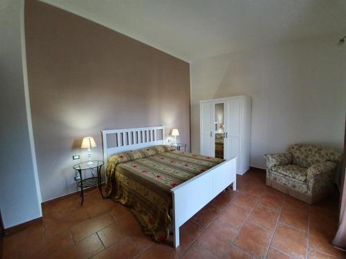 A bed or beds in a room at L'Opuntia sul lago