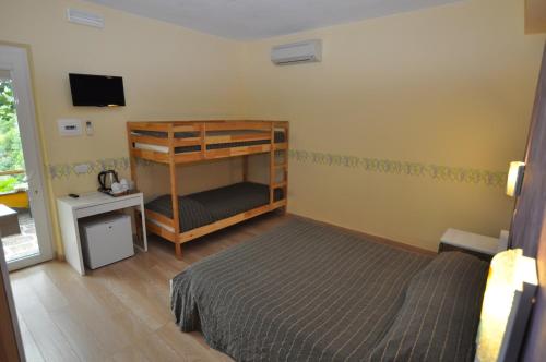 a bedroom with a bunk bed and a tv at Agriturismo Costa di Campo in Vernazza