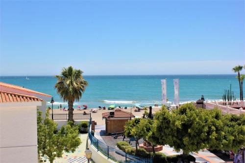 a view of a beach with the ocean in the background at Hotel Cabello in Torremolinos