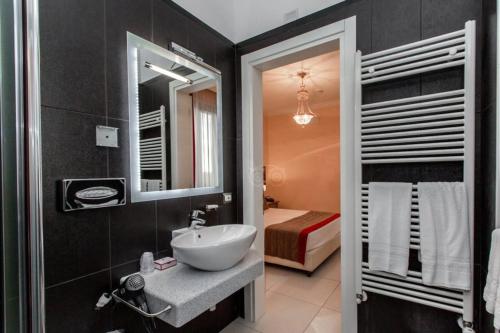Koupelna v ubytování L' Araba Fenice Hotel & Resort