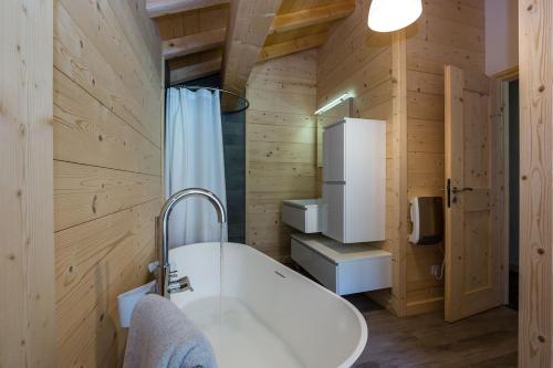 a bathroom with a white tub and a refrigerator at Superbe chalet-11 personnes-Chamonix(Les Bossons) in Chamonix-Mont-Blanc