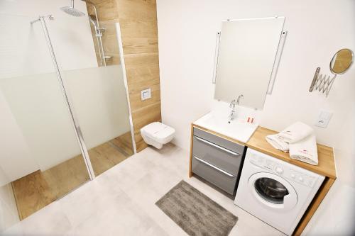 Kúpeľňa v ubytovaní Apartament Lazur z miejscem postojowym w garażu