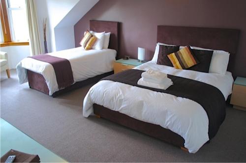מיטה או מיטות בחדר ב-Rooms by No2 Troon Road