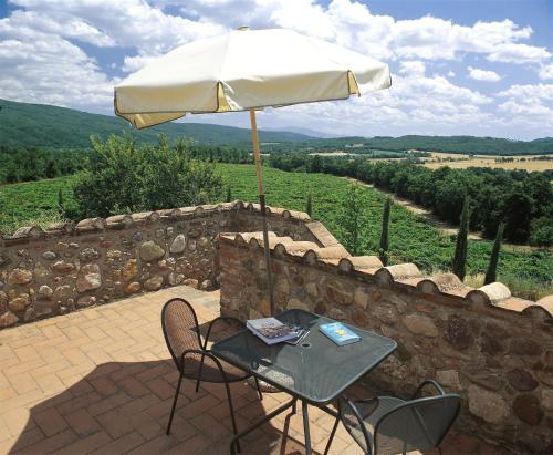 a table with an umbrella on top of it at Tenuta Casabianca in Murlo