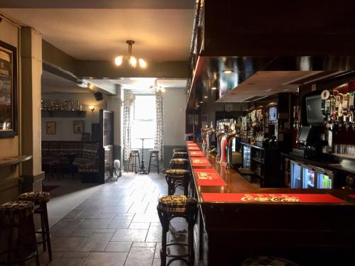 a bar with stools and a red counter top at The Rathmore in Cambridge