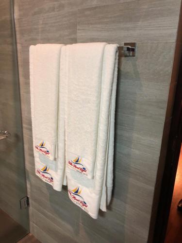 three towels hanging on a towel rack in a bathroom at Villa Mount Royal in Nuwara Eliya