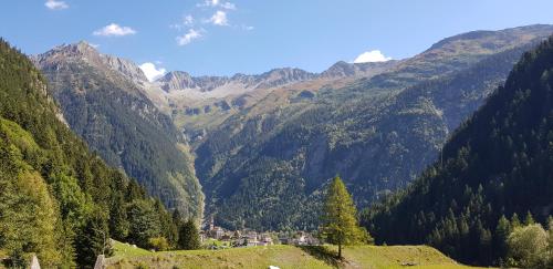 a view of a valley in a mountain range at Ferienwohnung Haus Ryter in Göschenen