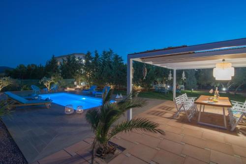 Kotinos Villa - 5BD Villa with Private Pool in Hersonissos