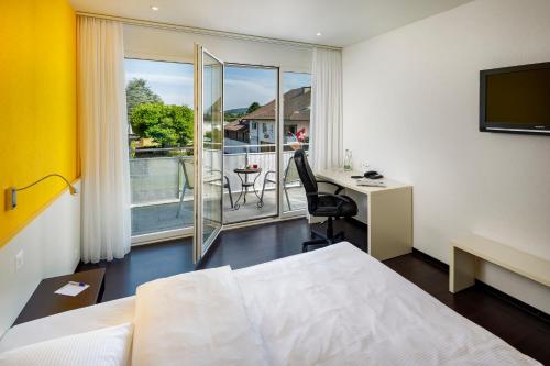 Postel nebo postele na pokoji v ubytování Hotel Stalden