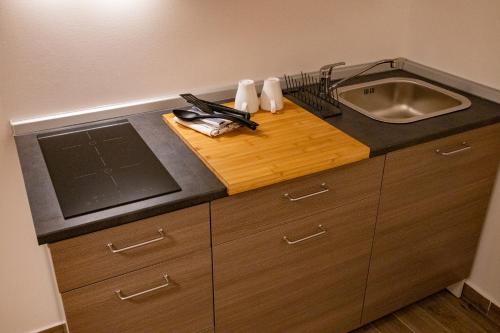 a kitchen counter top with a sink and a sink at Casa Concerie Due in Sulmona