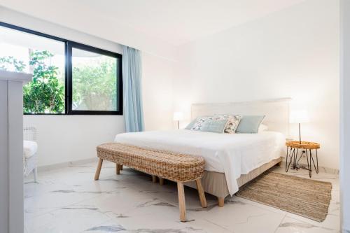 a white bedroom with a bed and a window at Victory Village 1B Quinta do Lago in Quinta do Lago
