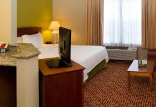 Postel nebo postele na pokoji v ubytování Extended Stay America Suites - St Louis - Fenton