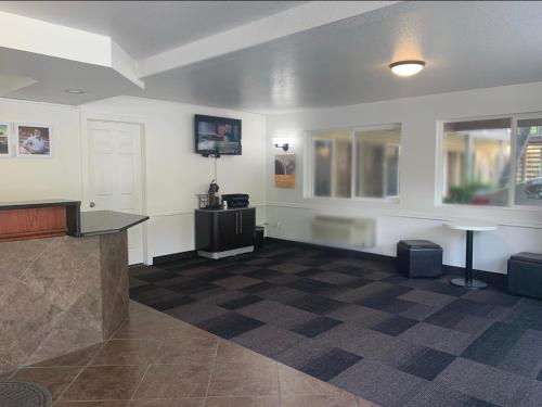 The lobby or reception area at Motel 6-Yakima, WA - Downtown