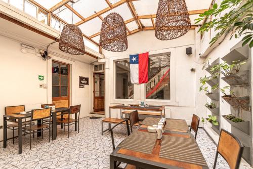 A restaurant or other place to eat at Hostal Providencia