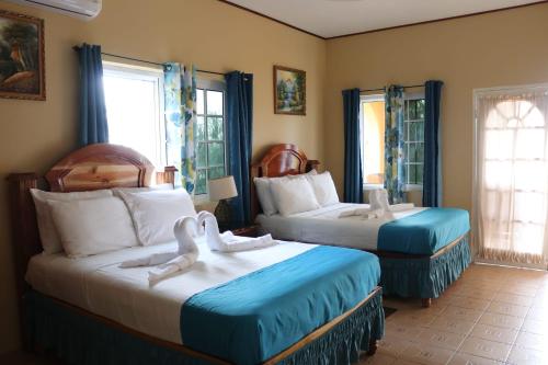 A bed or beds in a room at Brytan Villa