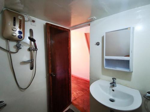 a small bathroom with a sink and a shower at Acuario Beach Inn in San Vicente