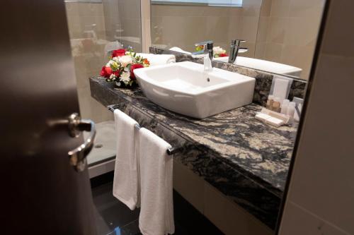 Amerian Rafaela Hotel tesisinde bir banyo