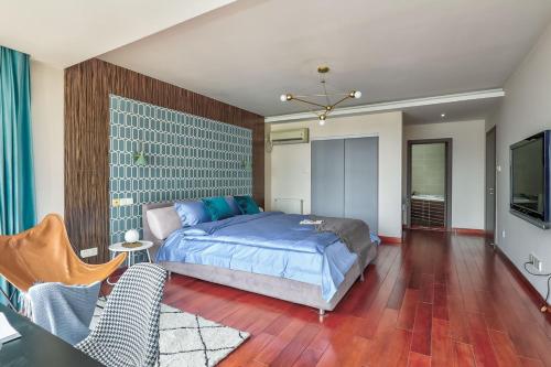 【locals】three bedrooms flat next to the Zijin Mountain tesisinde bir odada yatak veya yataklar