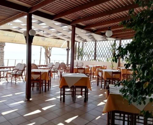 En restaurant eller et andet spisested på Hotel Thisvi