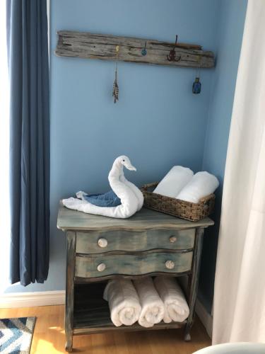 a dressing table with a seahorse toy on top of it at Suite 1 Flèche du fjord vue Saguenay Monts Valin in Saint-Fulgence
