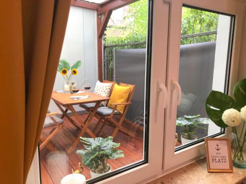 a balcony with a table and chairs on a patio at Ferienwohnung Domizil am Delft Emden in Emden