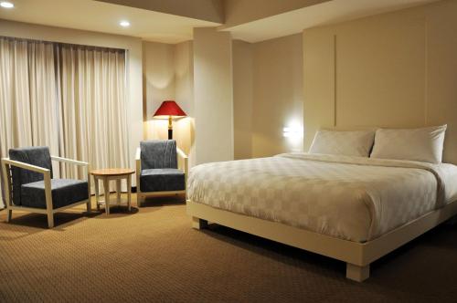Tempat tidur dalam kamar di Beverly Hotel Batam