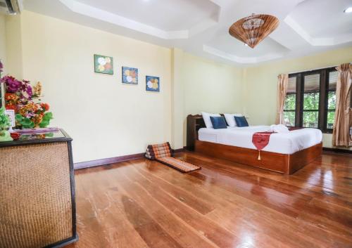 Postel nebo postele na pokoji v ubytování Jintana Resort