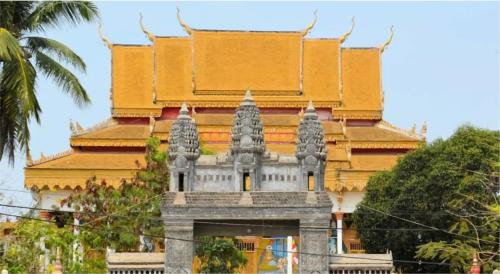a building with a tower in front of it at Central Corner d'Angkor in Siem Reap