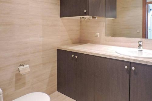 Ένα μπάνιο στο Apartamento en Residencia SB L'Ampolla