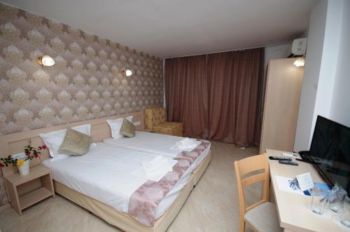 Ένα ή περισσότερα κρεβάτια σε δωμάτιο στο Family Hotel Orios