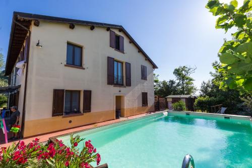 a house with a swimming pool next to a building at Agriturismo Ca' di Mazza in Monzuno