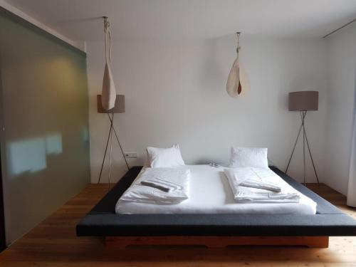 Ein Bett oder Betten in einem Zimmer der Unterkunft Hotel Hinteregger