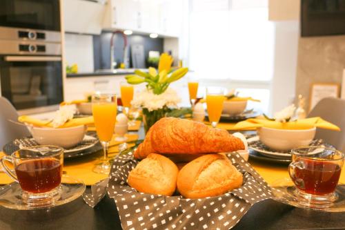a table with bread and glasses of juice on it at Ferienwohnung Domizil am Delft Emden in Emden