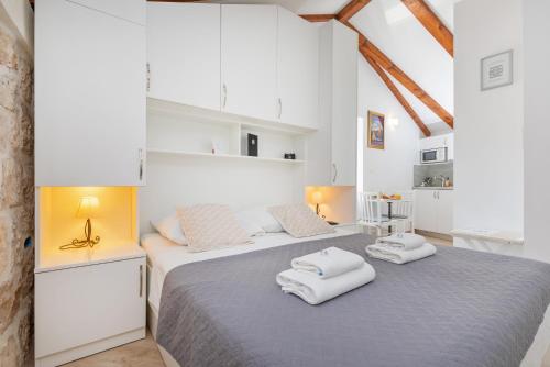 Cama ou camas em um quarto em Ragusa City Walls Apartments