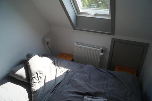 a bedroom with a bed and a mirror and a window at Kongebrogade 77 in Kolding