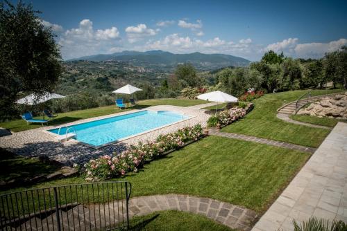 Вид на бассейн в Villa Collebelvedere - Home Restaurant или окрестностях