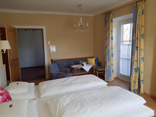 Postel nebo postele na pokoji v ubytování Hotel - Garni Stabauer