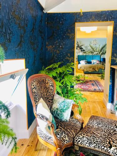 a room with a leopard print chair and a mirror at La Rebière d'Or, B&B et Gîte in Mouleydier
