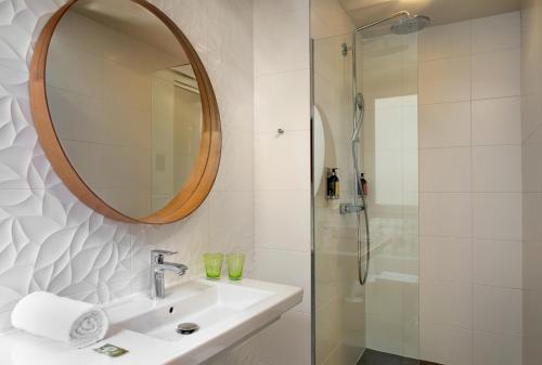 Kylpyhuone majoituspaikassa Chouette Hotel