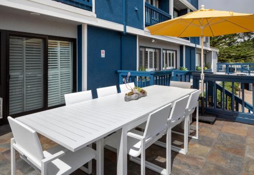 Balkón nebo terasa v ubytování Mariposa Inn and Suites