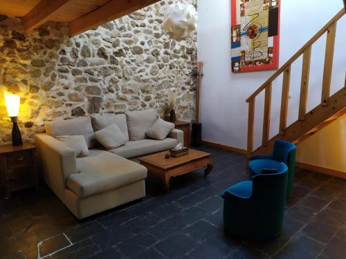 a living room with a couch and two chairs at Casa Almenara in Almenara de Tormes
