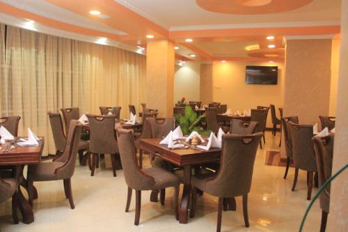 Restaurant ou autre lieu de restauration dans l'établissement Empolos Hotel Nakuru
