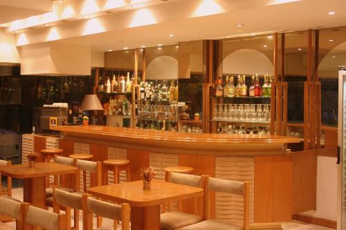 a restaurant with wooden tables and a bar at Hotel Brunetti in Mar del Plata